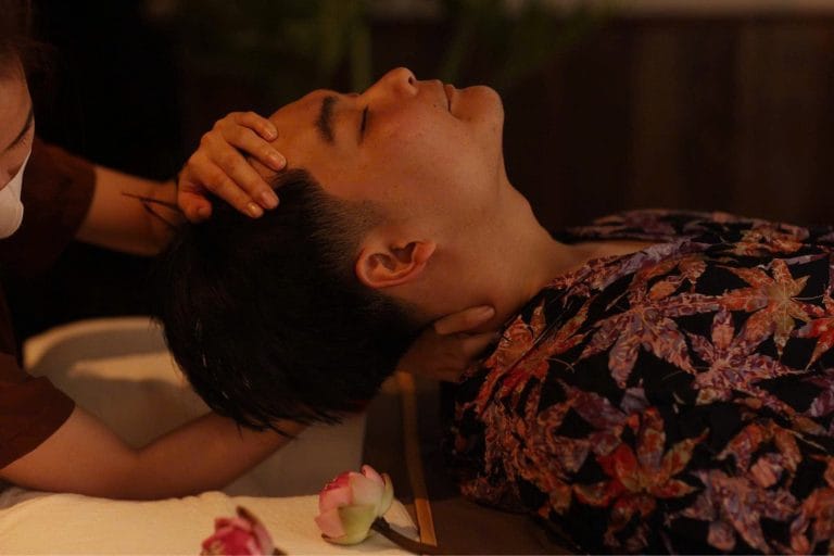 ĐIỀU TRỊ MẤT NGỦ BẰNG LIỆU PHÁP HEAD MASSAGE TẠI CHARM SPA